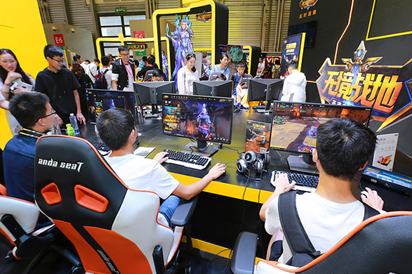 虚实鸿沟玩家们将见证花魁时装凤求凰与国风汉服的美妙交融